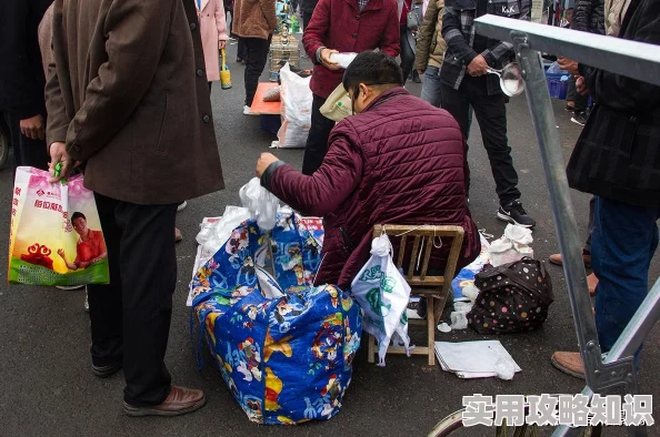 惊险刺激！男生被扒精光掏蛋的视频引发网友热议与讨论