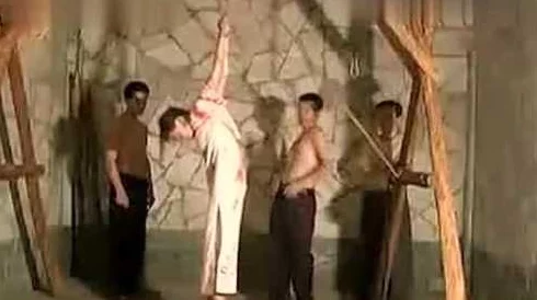 鞭打折磨夹乳吊起来奴性强某知名演员私生活曝光，虐恋情深令人咋舌